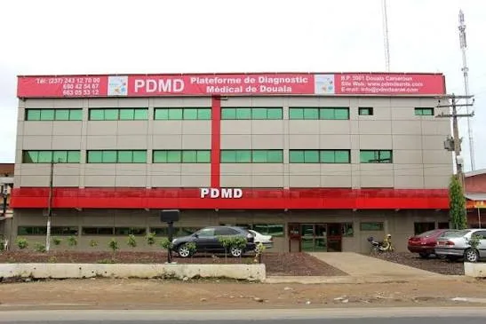 Façade de l'établissement de santé équipé à Douala